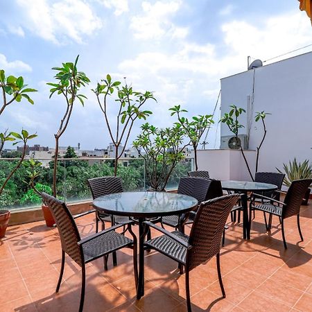 Апартаменты Ahuja Residency Нойда Экстерьер фото