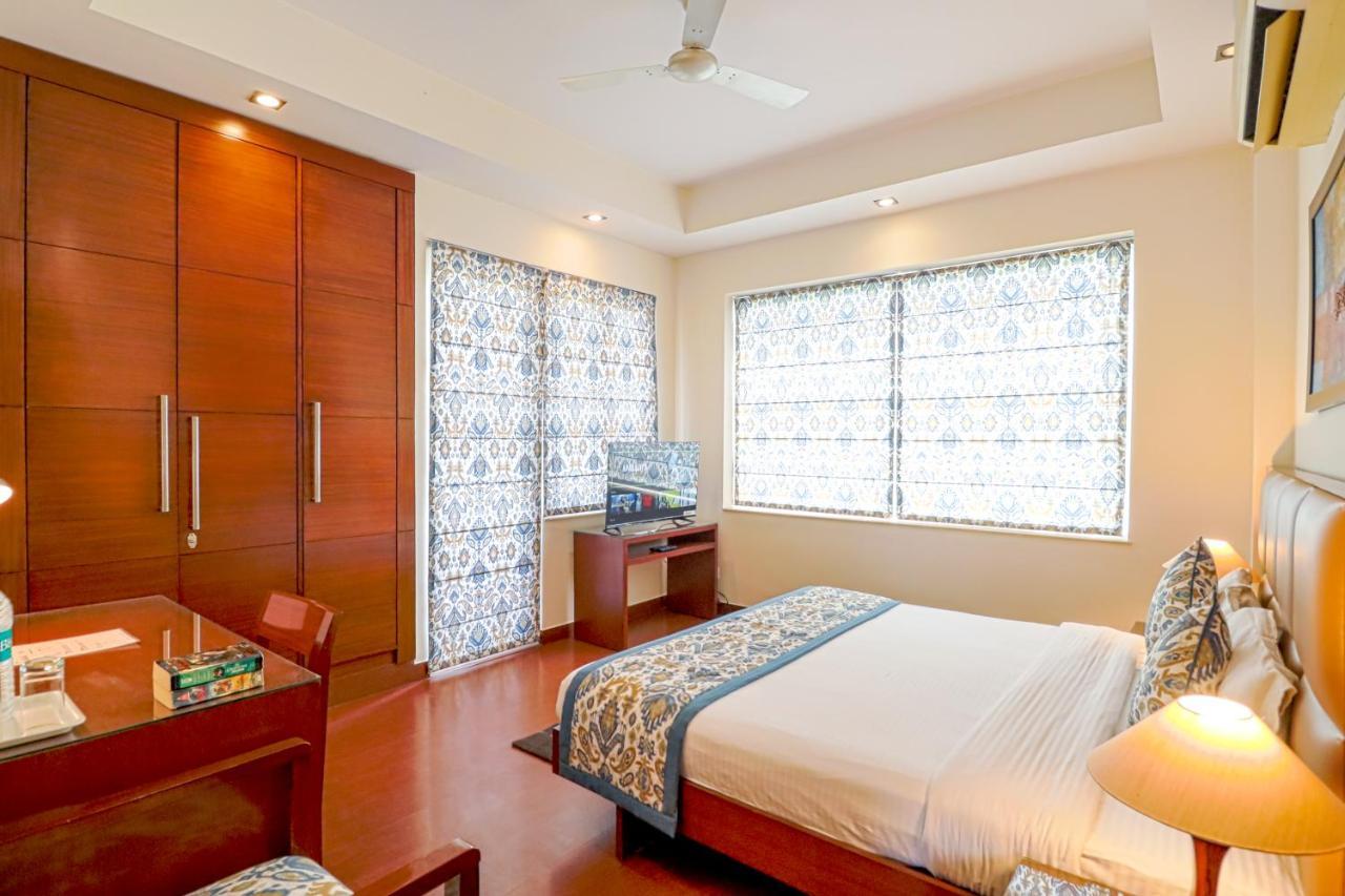 Апартаменты Ahuja Residency Нойда Экстерьер фото