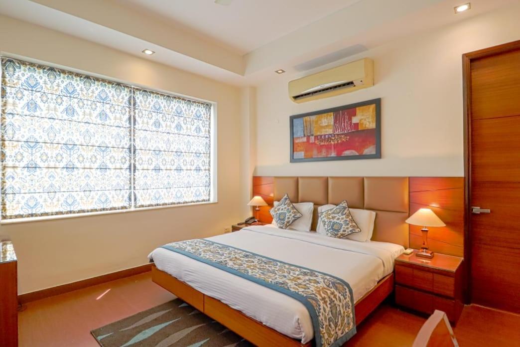 Апартаменты Ahuja Residency Нойда Экстерьер фото