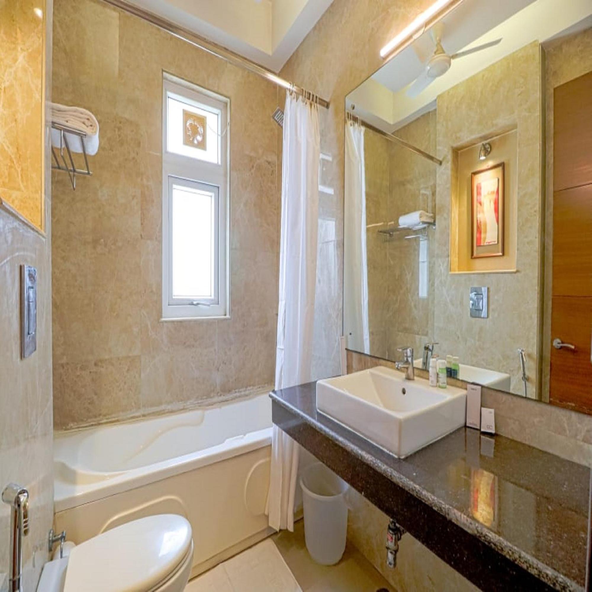 Апартаменты Ahuja Residency Нойда Экстерьер фото