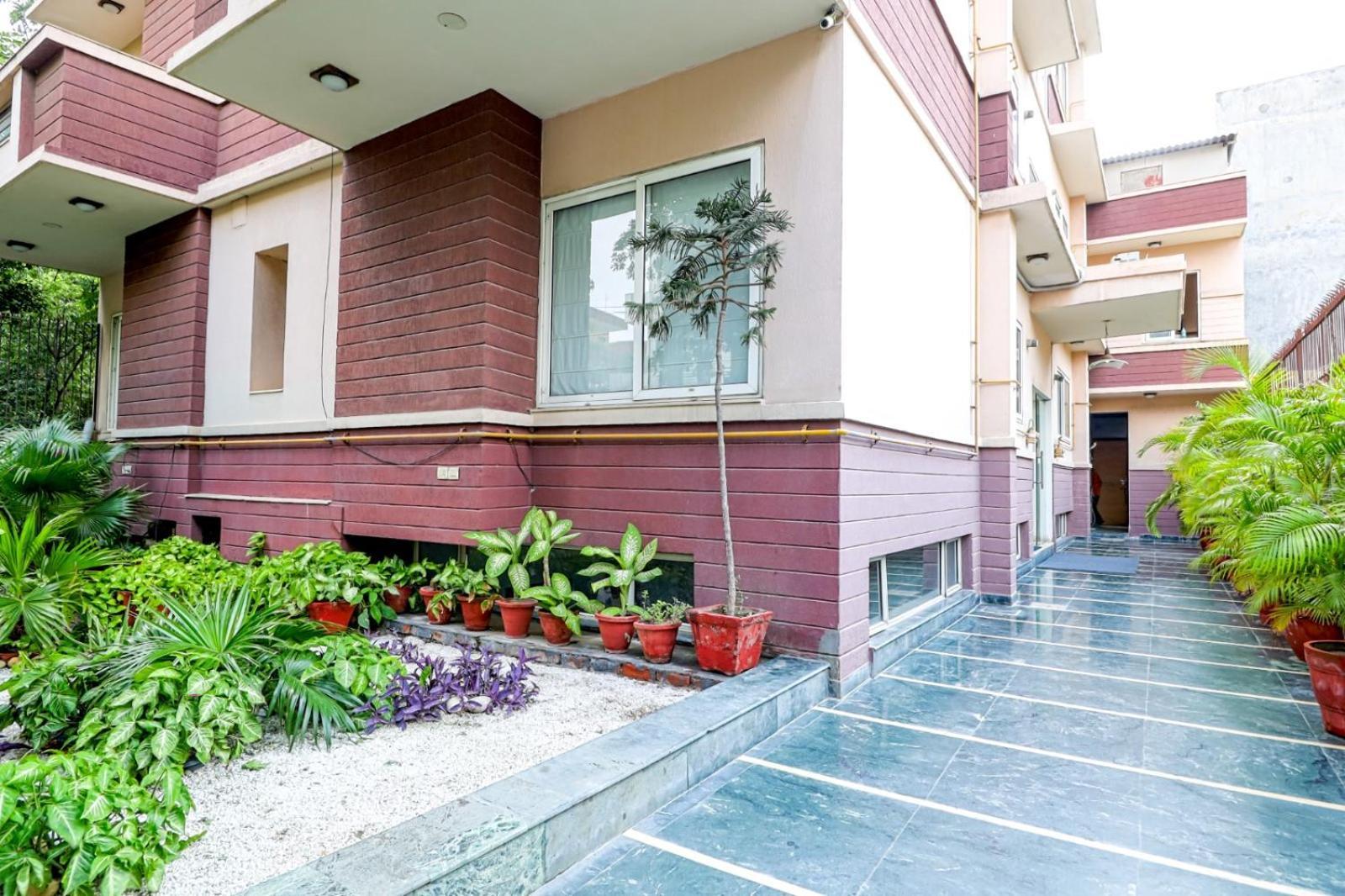 Апартаменты Ahuja Residency Нойда Экстерьер фото