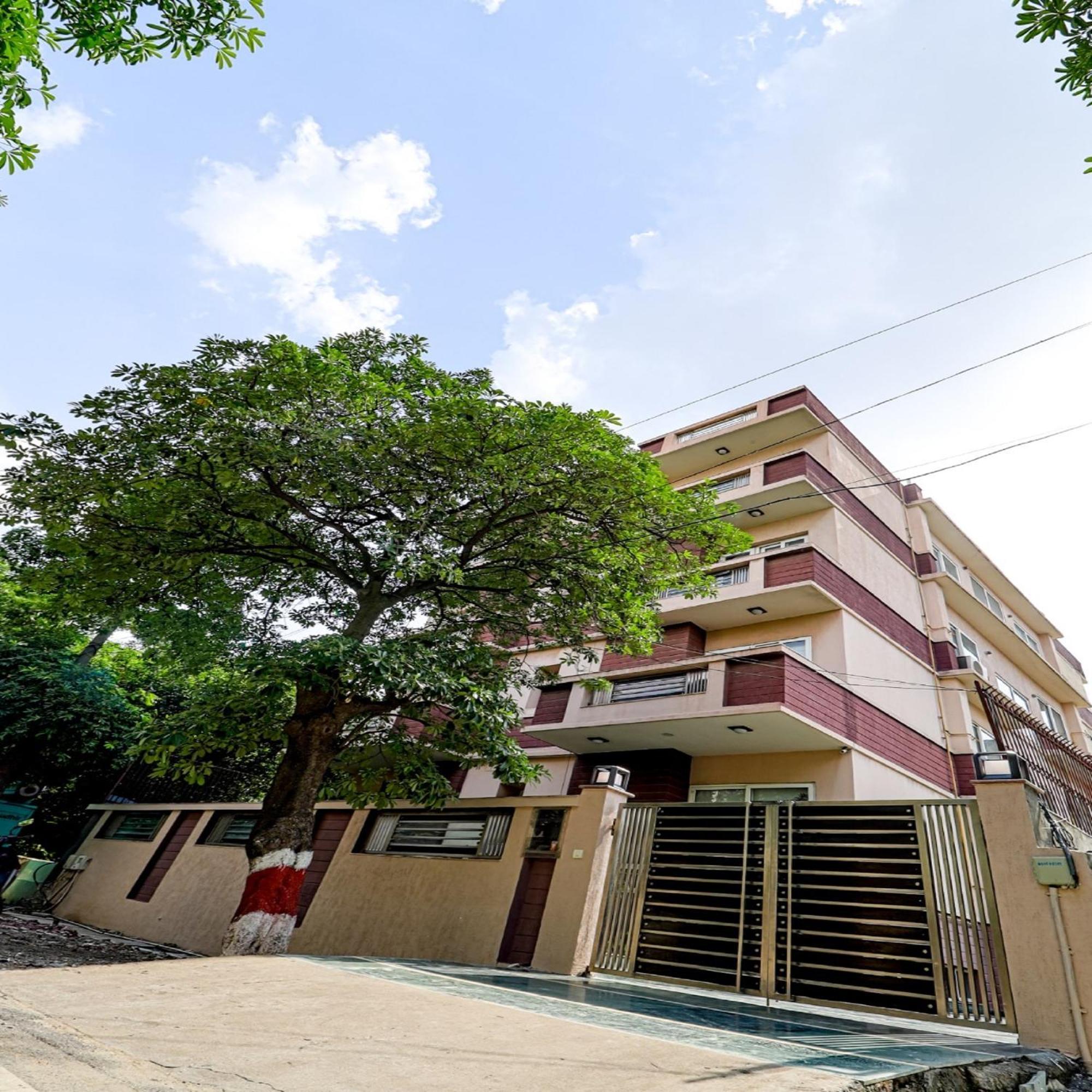 Апартаменты Ahuja Residency Нойда Экстерьер фото
