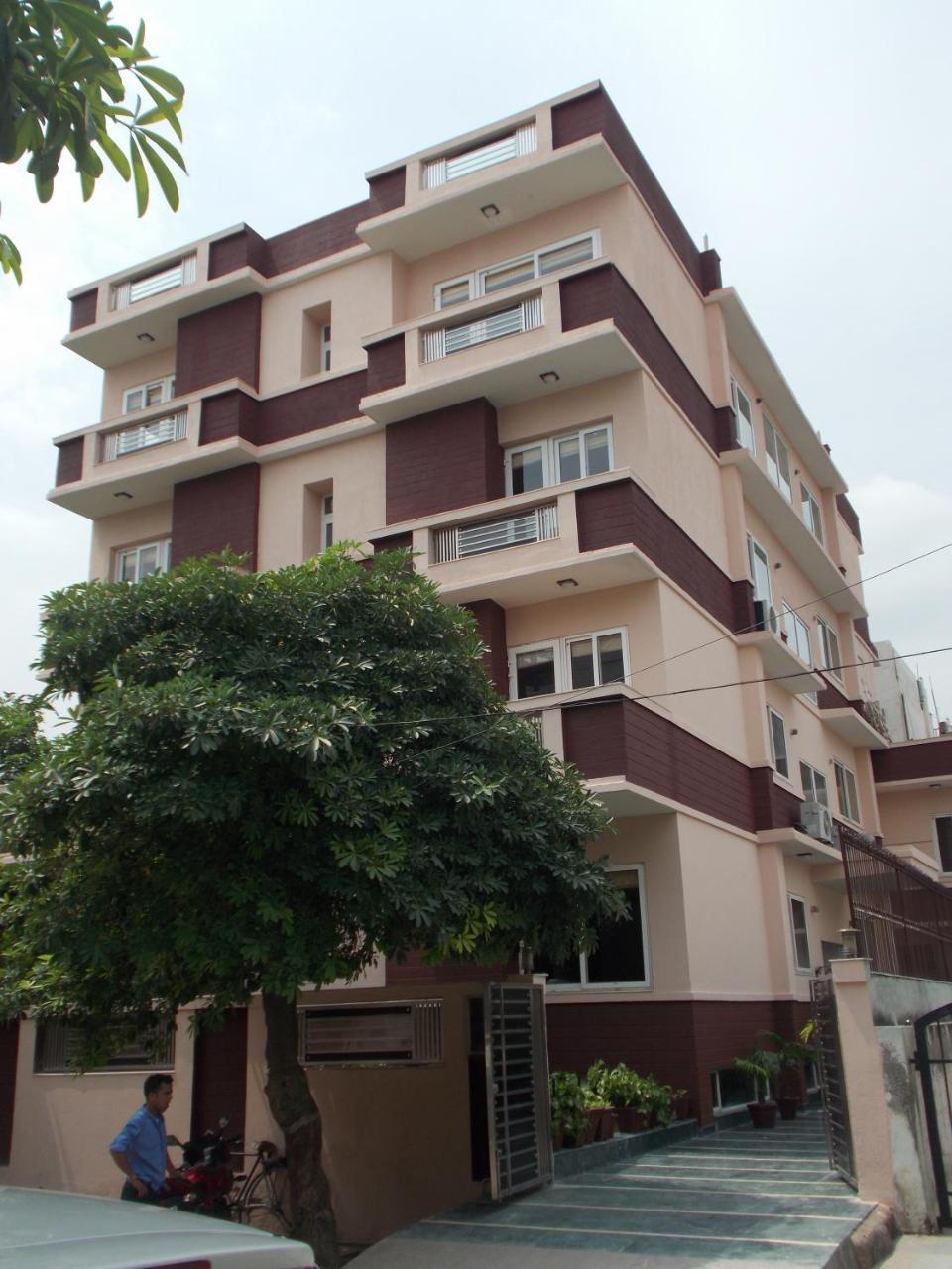 Апартаменты Ahuja Residency Нойда Экстерьер фото